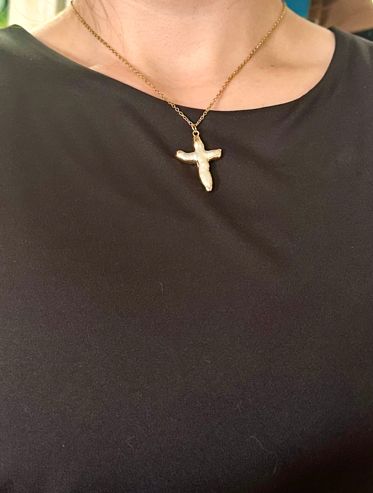 Natural pearl cross necklace