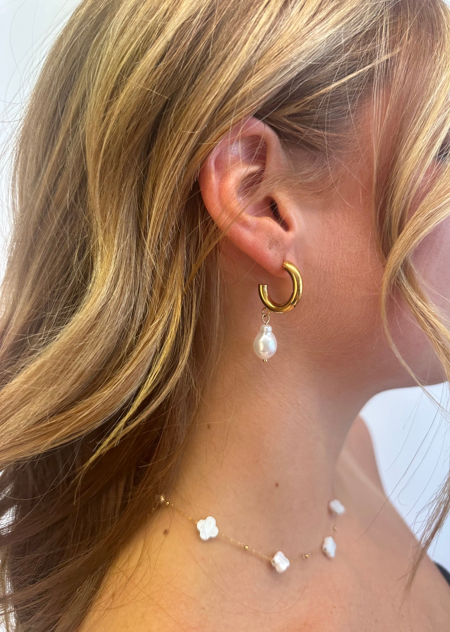 Seaside Chunky Pearl Hoops