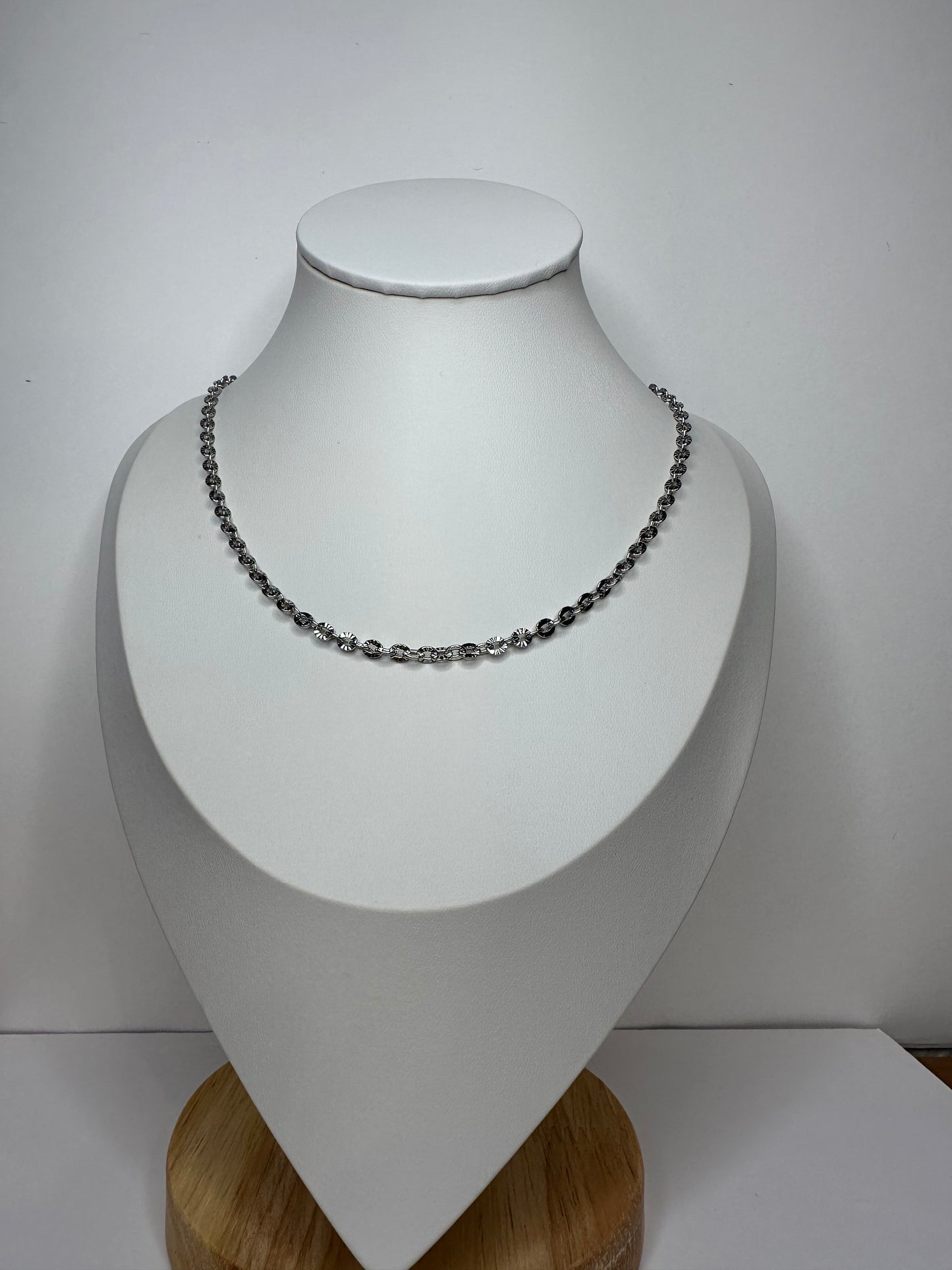 Sparkly Embossed Chain